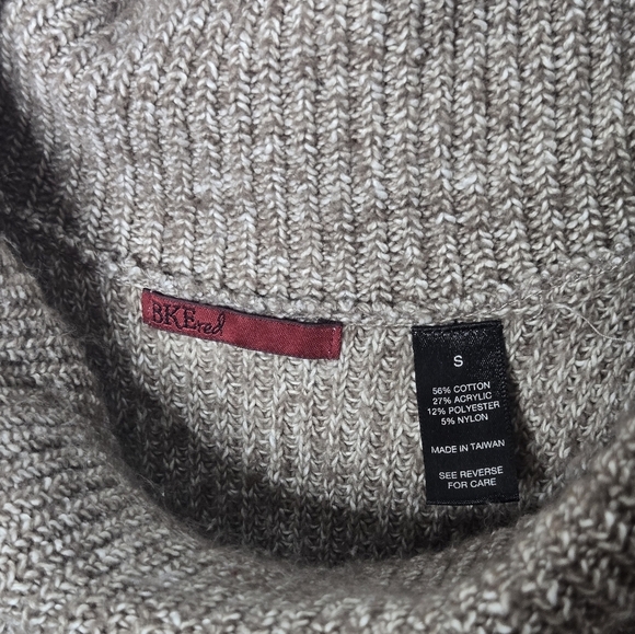 BKE red Cowlneck Sleeveless Pullover Sweater - Picture 3 of 3